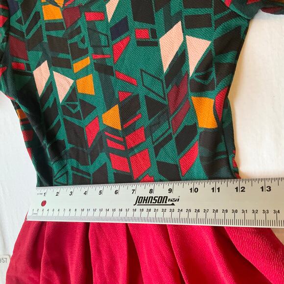 Lularoe Women’s Short Sleeve Screw Neck Knee Length Dress size XS, Red & Green - Picture 4 of 11
